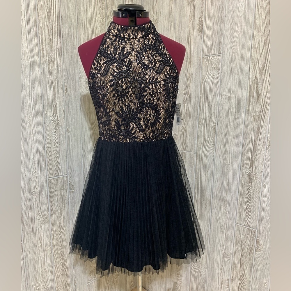 NWT Xscape Black and Nude Lace Pleated Skirt Halter Evening Cocktail Dress Sz 10